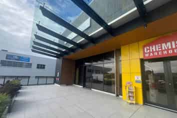 PREMIUM 288M² SHOWROOM
