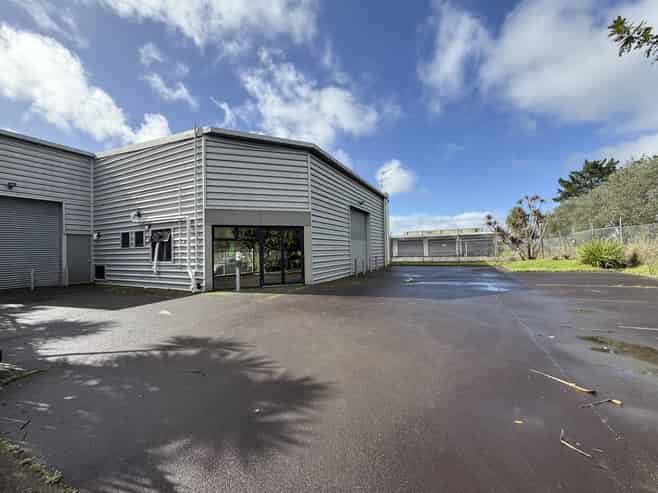 High-spec office/warehouse | Medical grade fit-out