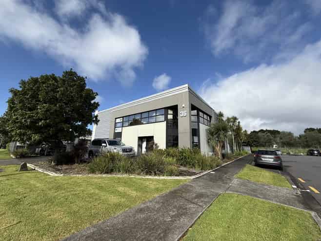 High-spec office/warehouse | Medical grade fit-out
