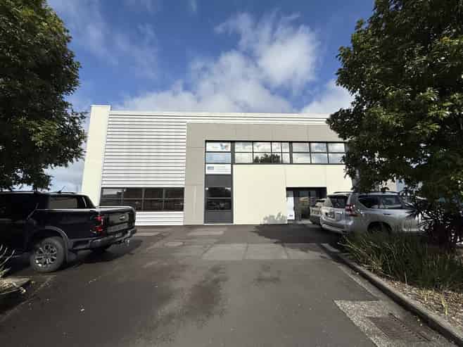High-spec office/warehouse | Medical grade fit-out