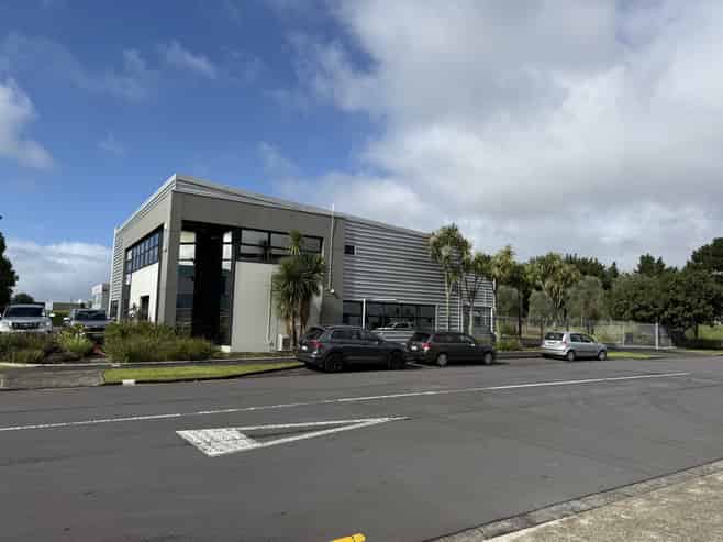 High-spec office/warehouse | Medical grade fit-out