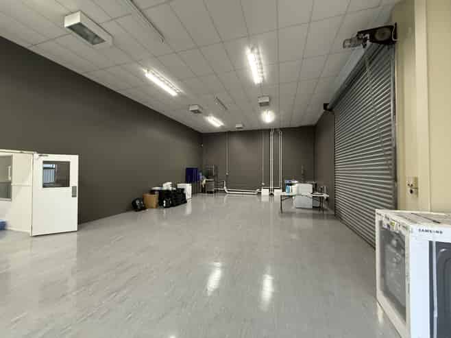 High-spec office/warehouse | Medical grade fit-out