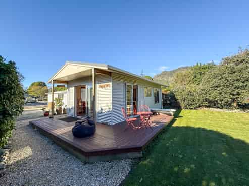 384 Abel Tasman Drive, Motupipi