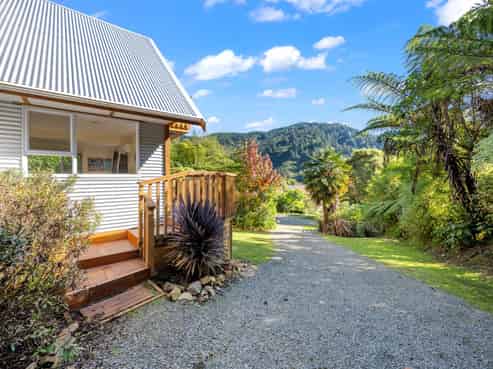34 McCormicks Road, Whatamango Bay
