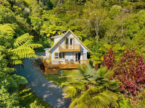 34 McCormicks Road, Whatamango Bay