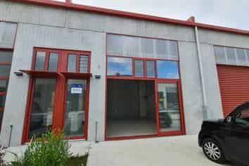 Compact Showroom in Prime Takapu Rise Location