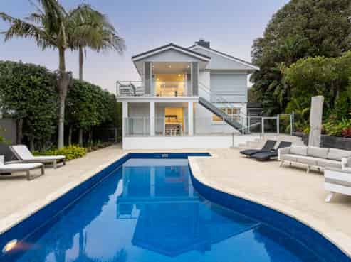 107 East Coast Road, Castor Bay
