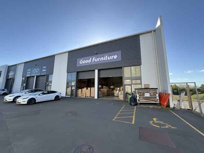 High stud warehouse with minimal office - 410sqm