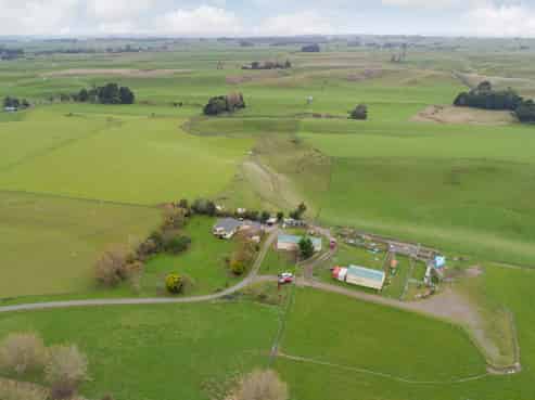 2472 State Highway 3, Sanson