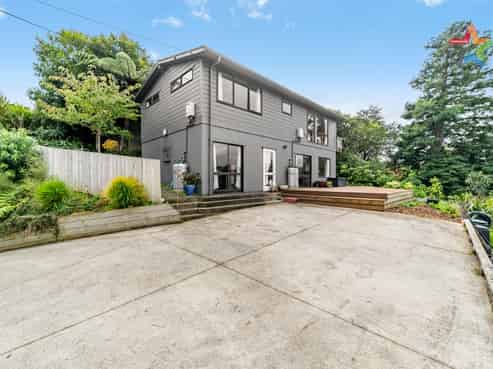 13A Palm Grove, Belmont