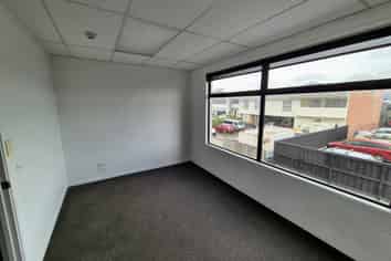 Functional office in central Huapai