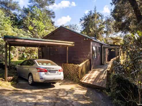 38 Napuka Road, Henderson Valley