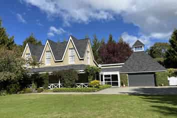 315 Homestead Road, Weston