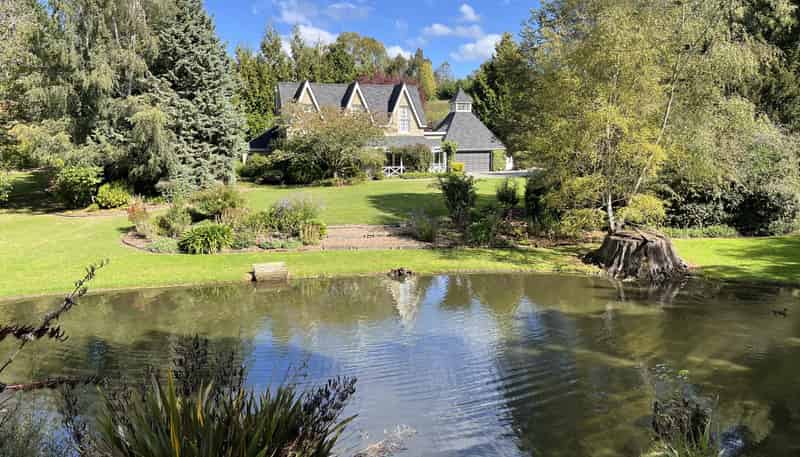 315 Homestead Road, Weston