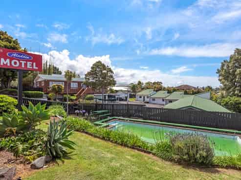 323 - 325 Wairau Road, Totara Vale