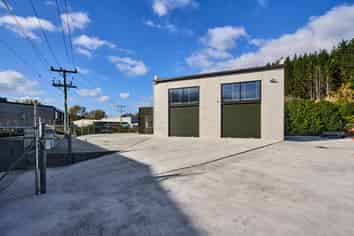 New build with generous yard area!