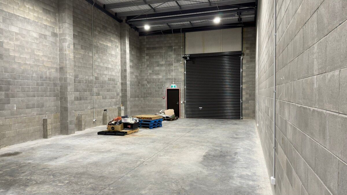 Modern industrial building - Call Now! - Ansicht 2