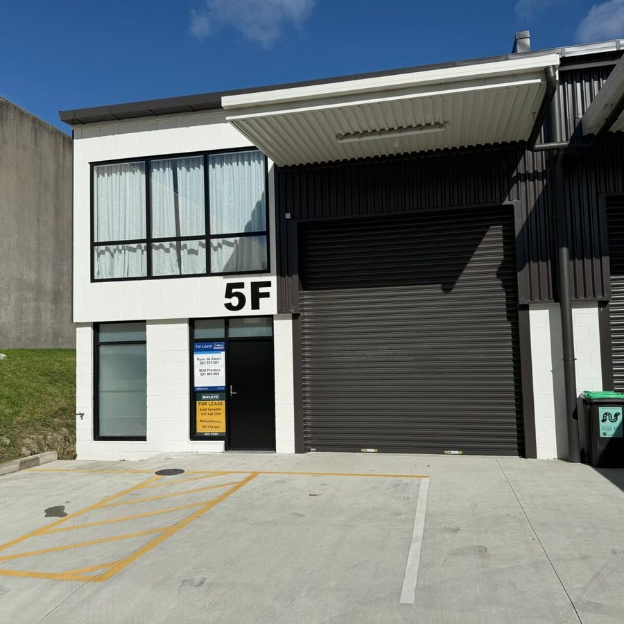 Modern industrial building - Call Now! - Mehr