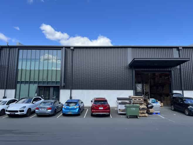 High-Stud Modern Warehouse (7.5m+)