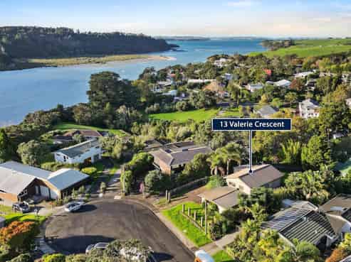 13 Valerie Crescent, Okura