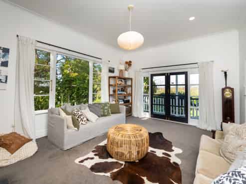 1342 State Highway 50, Waiohiki