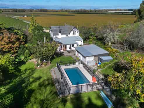 1342 State Highway 50, Waiohiki