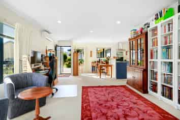 10/58a Molesworth, Taita