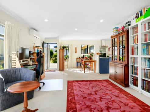 10/58a Molesworth, Taita