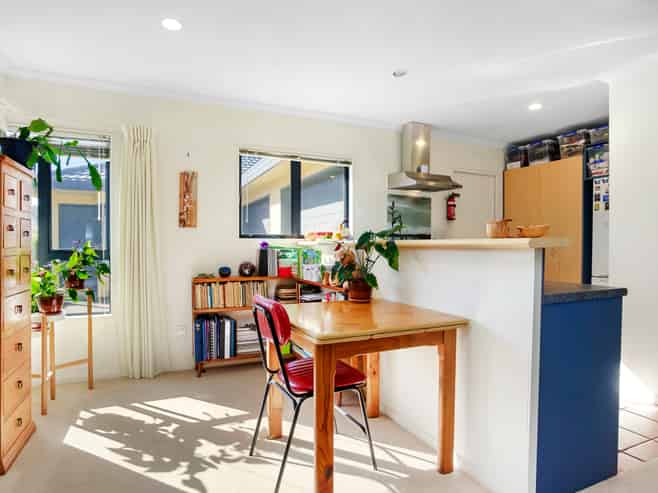 10/58a Molesworth, Taita