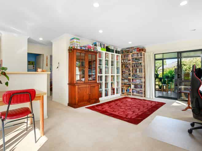 10/58a Molesworth, Taita