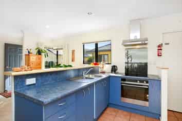 10/58a Molesworth, Taita