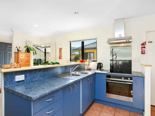 10/58a Molesworth, Taita