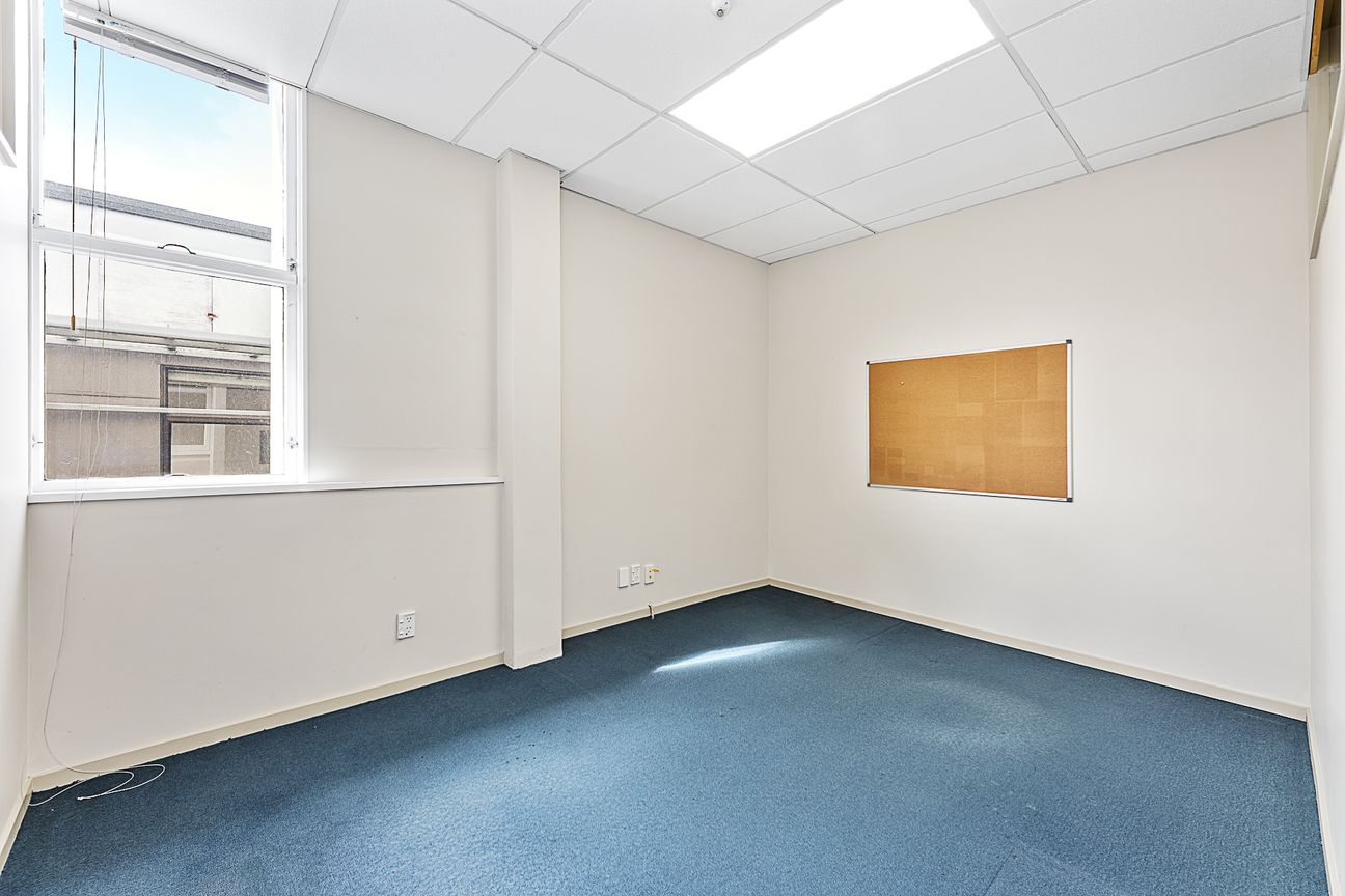 200 m² Office Space For Lease - Vista 6
