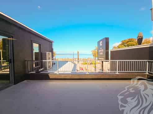 Office with Amazing Views - c278m²
