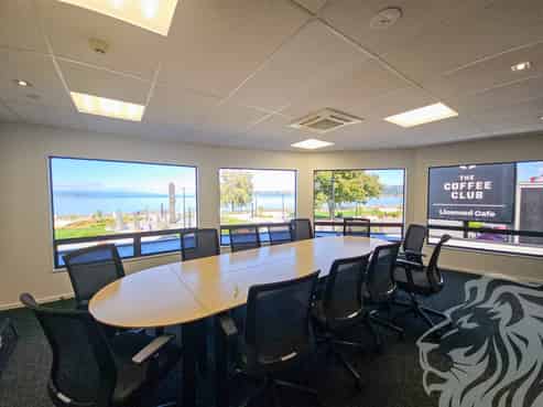 Office with Amazing Views - c278m²