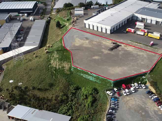 5,000sqm secure yard - Prime location