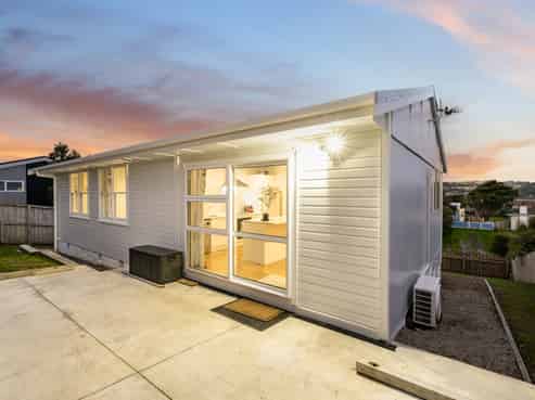 110 Te Pene Avenue, Titahi Bay