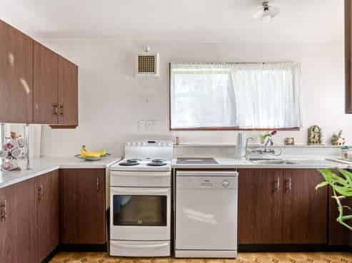 3855 Matawai Road, Otoko