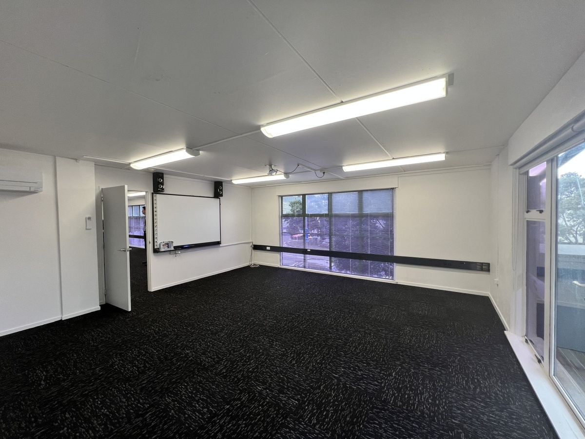 Corner Office by Vic Park – Affordable - Veel