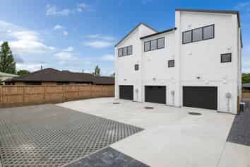 2/94 Godley Road, Green Bay