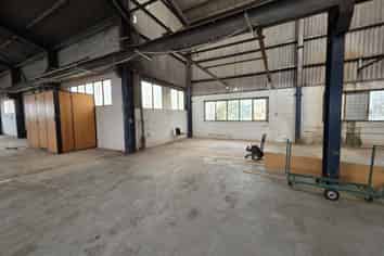 Industrial Warehouse - well priced