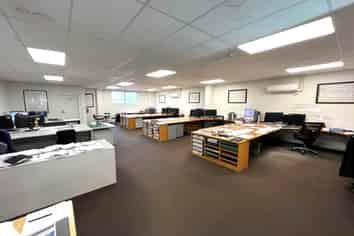WAREHOUSE/OFFICE WITH ROLLER DOOR
