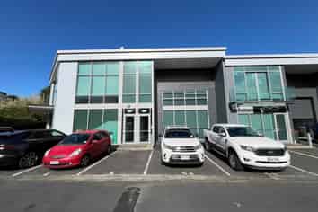 WAREHOUSE/OFFICE WITH ROLLER DOOR
