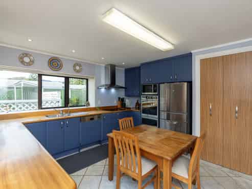 2 Lavinia Grove, Waikanae Beach