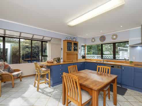2 Lavinia Grove, Waikanae Beach