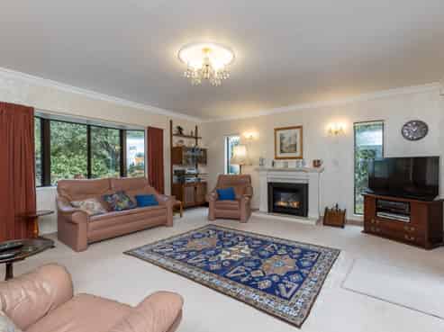2 Lavinia Grove, Waikanae Beach