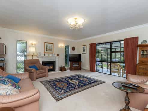 2 Lavinia Grove, Waikanae Beach