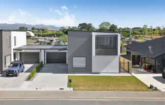 33 Marine Corps Drive, Solway