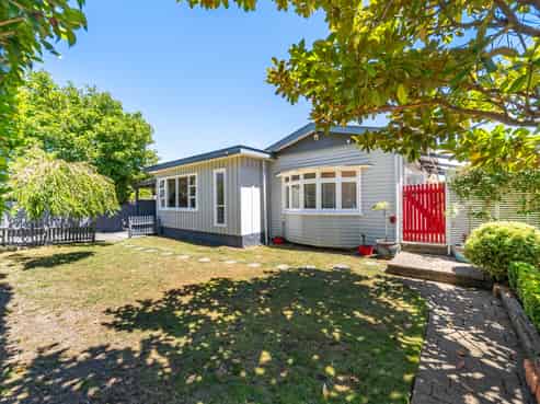 69 Pine Avenue, Ebdentown