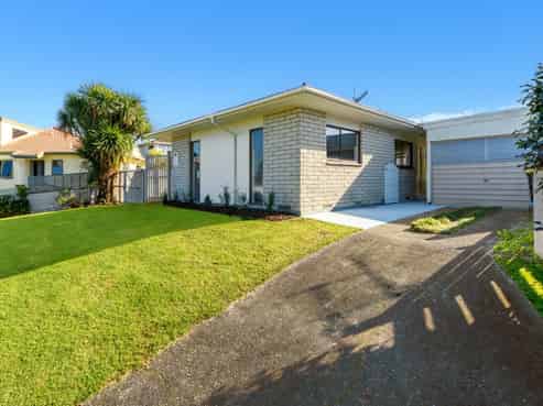 21B Columba Place, Matua